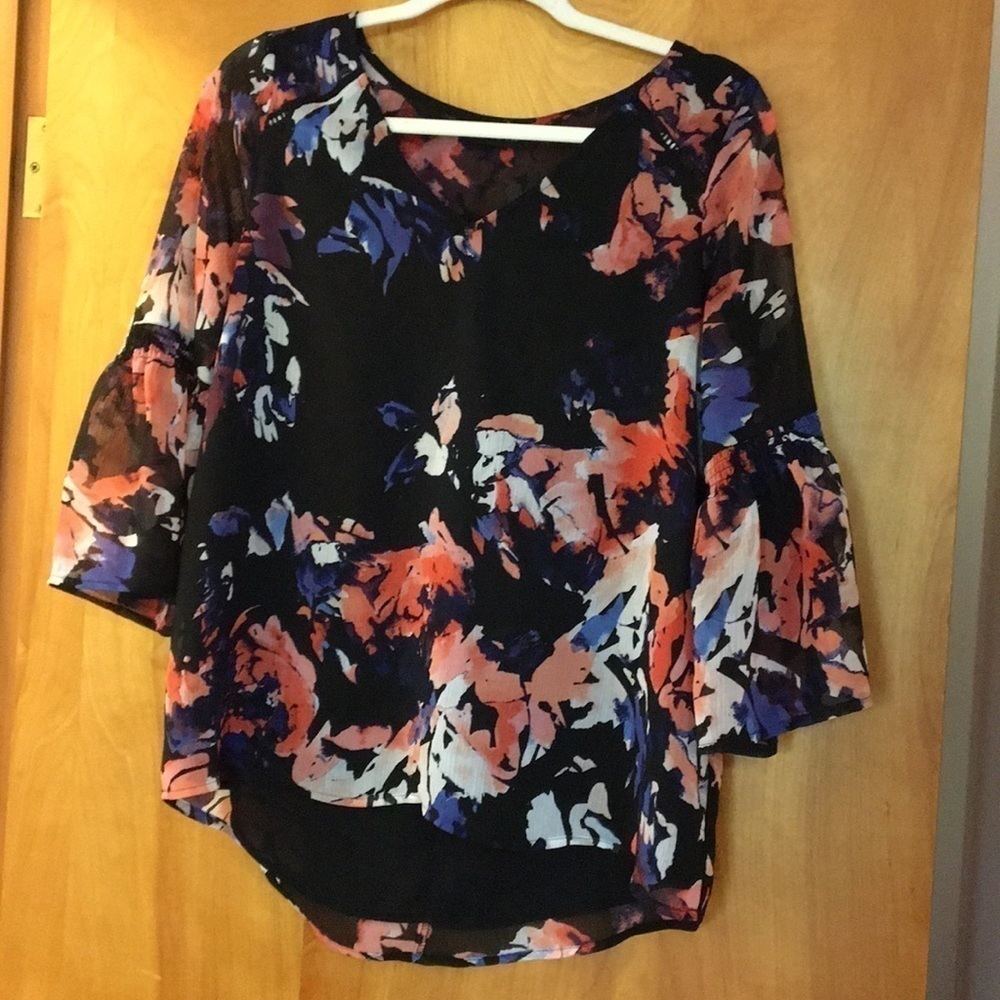 Apt 9 floral bell sleeved blouse